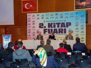 Bursa’da Ünlü Yazarlar Okurlarıyla Buluşuyor