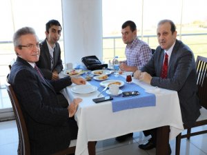 KTÜ Rektörü Prof. Dr. Hamdullah Çuvalcı, özel gereksinimli öğrencilerle bir araya geldi