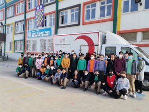 Ortaokul Öğrencileri Kan Bağışına Dikkat Çekti