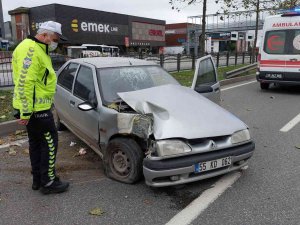 Samsun’da Otomobil Ağaca Çarptı: 2 Yaralı