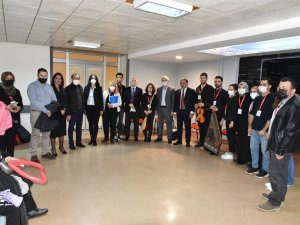 OMÜ Tıp Fakültesi Hastanesi’ne Gönüllüler Neşe Yaydı