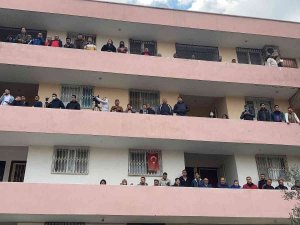 Amatörde Olsa Futbol Aşkı, Balkonlar Bile Doldu