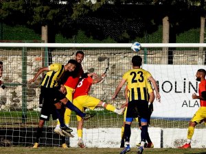 Alaçatıspor Berabere Kalırken, Kulüp Başkanı Destek Vermeyenlere Sitem Etti