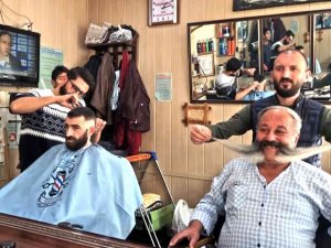 1 Metre 15 Santimetre Uzunluğundaki Bıyıklarının Aylık Masrafı Bin 500 Lira