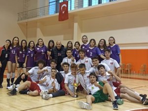 Genç Erkekler Voleybol İl Birincisi Akçakoca Fen Lisesi Oldu
