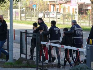 Çaldıkları Otomobil İle İ̇stanbul’a Kaçan 3 Çocuk Adliyeye Sevk Edildi