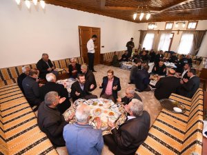 Başkan Çetin, Karşıyaka Mahalle Konağı’nda Vatandaşlarla Buluştu