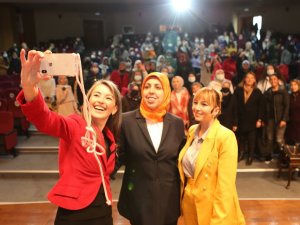 Sincan’da Kadın Kadına Aile Sohbetlerinin Konuğu “Akademisyen Anne”