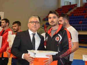 Niğde’de Başarılı Sporcular Ödüllendirildi