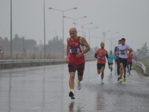 Sakaryalı Atletizm Sporcusu Kıbrıs’ta Altın Madalyanın Sahibi Oldu