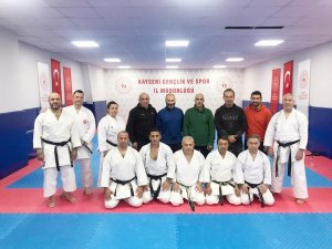 Karate Antrenörlerinin 5. Kademe Kursları Tamamlandı