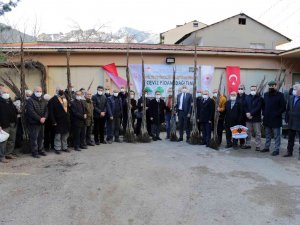 Gümüşhane’de 5 Bin 322 Adet Ceviz Fidanı Daha Toprakla Buluştu