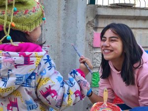 Minik Kalpler İ̇çin Duvarları Renklendirdiler