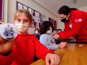 Manisa’da Bin Öğrenciye Türk Kızılay’ın Faaliyetleri Anlatıldı