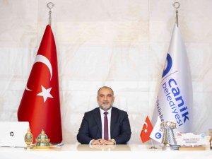Canik Belediyesi Mevlana’yı Anma Etkinliğinde Ödül Dağıtıyor
