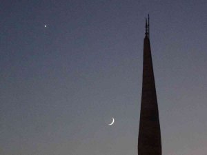 Gökyüzünde Ay-yıldız Buluşması