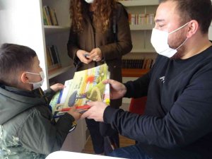 Nilüfer’in Gezici Kütüphanesi 36 Mahalleyi Geziyor