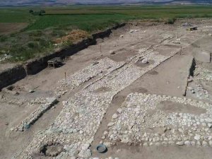 Türkiye Ve Kırgızistan’daki Bin Yıllık Mezarlarda Aynı Gelenek Kullanılmış