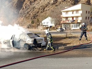 Gümüşhane’de Kaza Yapan Otomobil Cayır Cayır Yandı