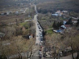 Kilometrelerce Doğal Kaynak Suyu Kuyruğu