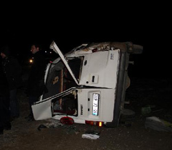 Öğretmenleri Taşıyan Minibüs Şarampole Yuvarlandı 11 Yaralı