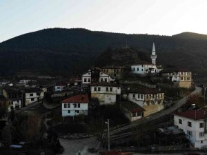 Bu Evler Görenleri Tarihi Yolculuğa Çıkarıyor