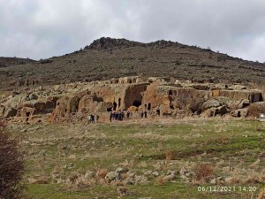 Gizemli Bininler Tarihi Kaya Evleri Turizme Kazandırılıyor