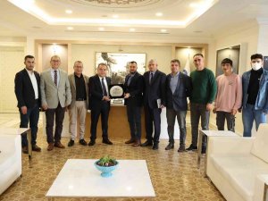 Başkan Böcek’ten Şampiyon Raftingcilere Destek