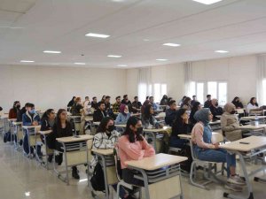 Dü’de ‘Bölge Adliye Mahkemelerinin Görev Ve İ̇şleyişi’ Konulu Konferans Düzenlendi