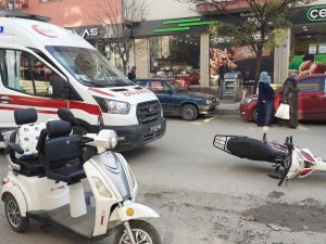 Motosiklet İle Otomobil Çarpıştı: 1 Yaralı