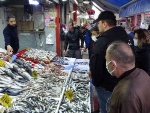 Samsun’da Fırtınada Artan Balık Fiyatları Yarı Yarıya Düştü
