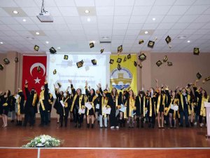 Dereceye Giren Öğrencilerini Törenle Uğurladı