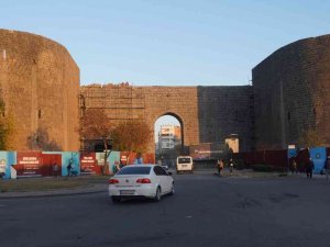 Diyarbakır’da Tarihi Urfakapı Araç Trafiğine Açıldı
