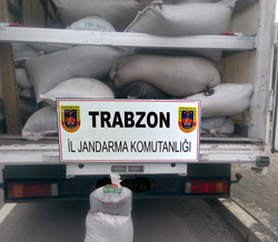 Trabzon'da 2 Tır Dolusu Kaçak Çay Yakalandı