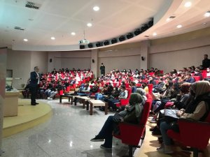 Üniversite Öğrencilerine Cv Doldurma Teknikleri Anlatıldı