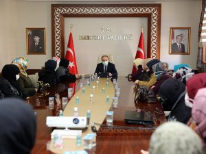 Bayburtlu Bacılar Kooperatifi Üyeleri Vali Epcim’le Bilgi Alışverişinde Bulundu