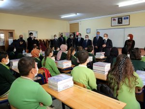 Bayburt’ta Öğrencilere Yardımcı Kaynak Dağıtımı Başladı