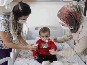 Velid Bebeğe Midesinden Yemek Borusu Yapıldı