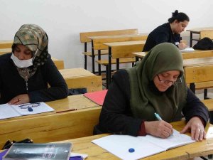 Elazığ’da 512 Kursta 8 Bin Vatandaş Eğitim Alıyor