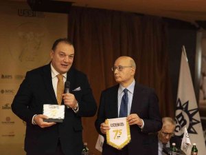 İ̇talya’da Keşaplı’ya Spor Dalında “En Başarılı Yabancı Muhabir” Ödülü Verildi