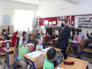 Öğrenciler Cevaplamak İçin Birbirleriyle Yarıştı