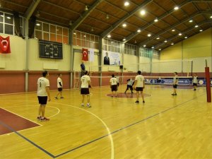 Sandıklı Belediyesi Müdürlükler Arası Voleybol Turnuvası Başladı