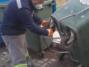 İ̇zmit Belediyesi’nden Konteyner Mesaisi