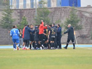 Talasgücü Belediyespor Zirveyi Parselledi
