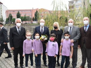 Tutulmaz “Kütüphanesiz Okul Kalmasın" Projesinin Açılışı Yaptı