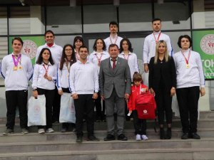 Şampiyonlardan Ali İ̇hsan Kabakcı’ya Ziyaret