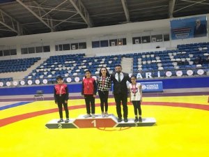 Başkan Arslan Güreş Turnuvası Ödül Törenine Katıldı