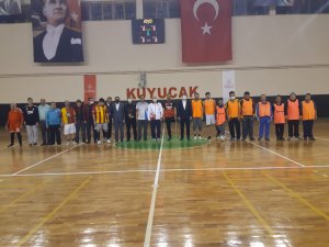 Kuyucak’ta Futsal Maçında Dostluk Kazandı