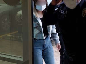 Avm’de Mağazadan Giysi Hırsızlığı