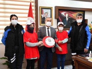 Öğrencilerden İ̇l Milli Eğitim Müdürü Akbaş’a Ziyaret